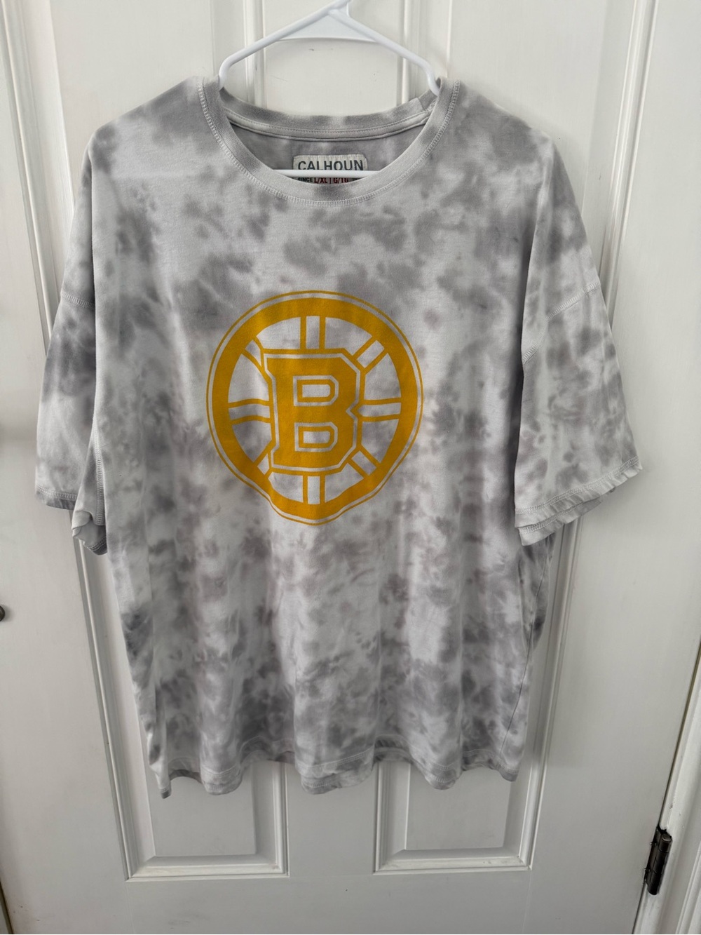 Calhoun Men's Boston Bruins Short Sleeve Tie-Dye Tee